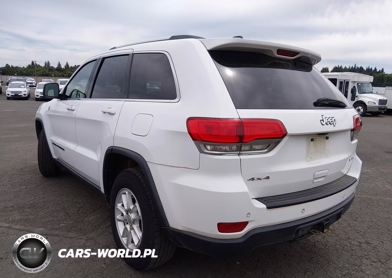 2019 Jeep Grand Cherokee Laredo E 4X4 VIN:1C4RJFAG7KC803862 - 3
