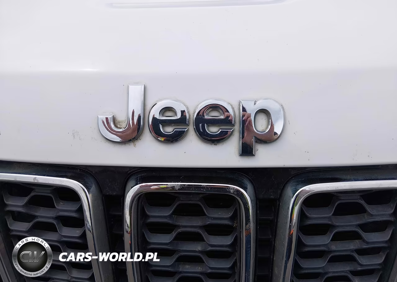 2019 Jeep Grand Cherokee Laredo E 4X4 VIN:1C4RJFAG7KC803862 - 6
