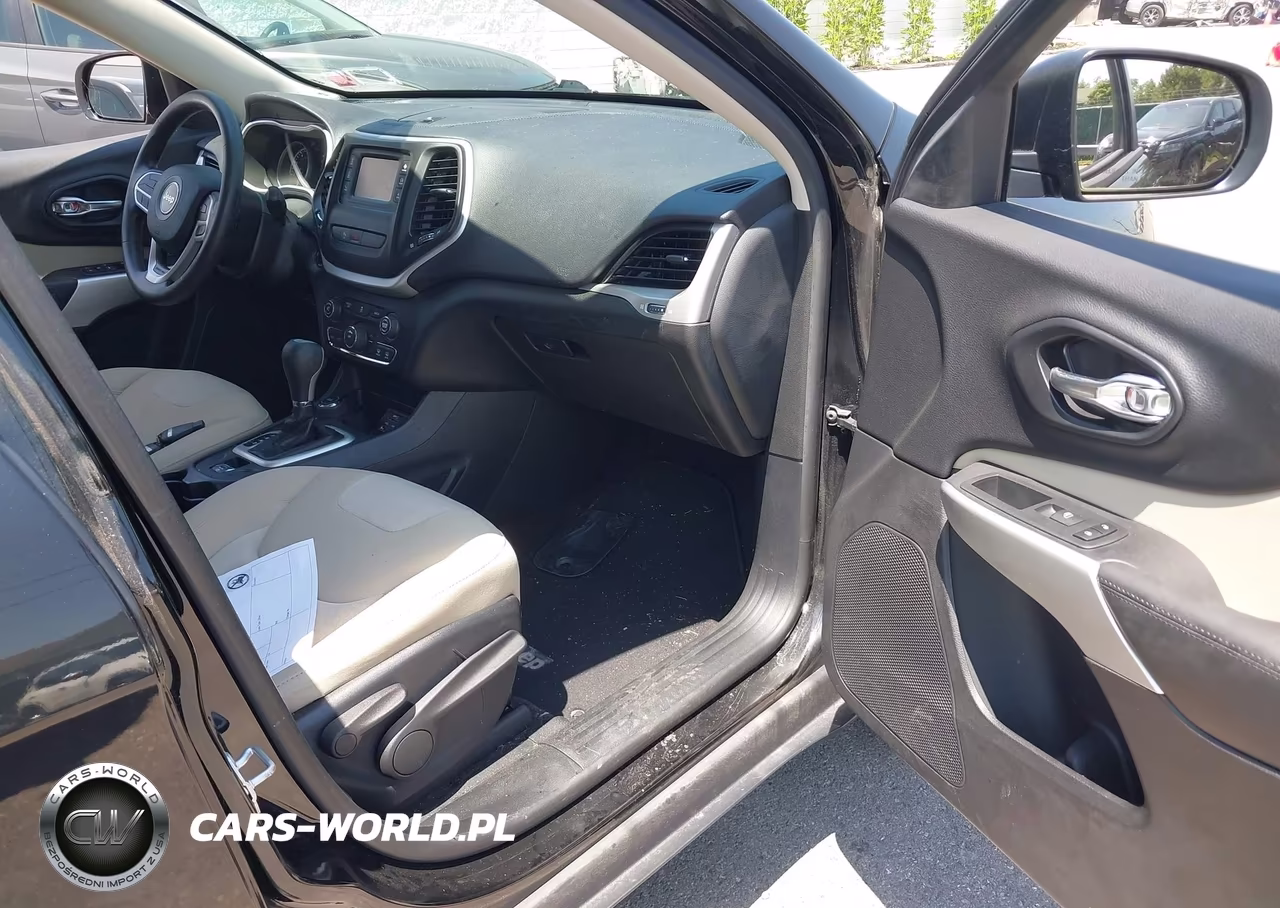 2017 Jeep Cherokee Sport VIN:1C4PJMABXHW664205 - 5
