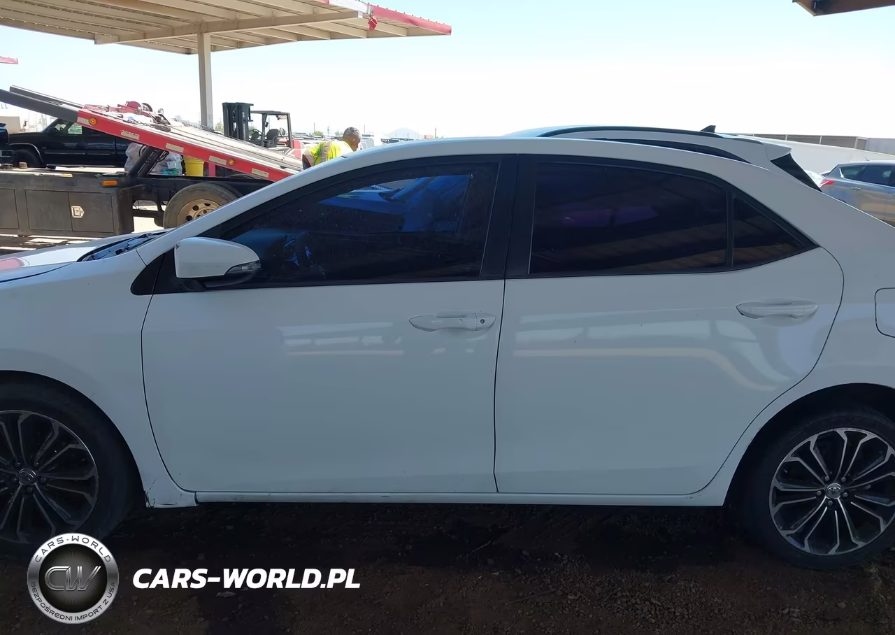 2015 Toyota Corolla S Plus VIN:5YFBURHE1FP352021 - 14