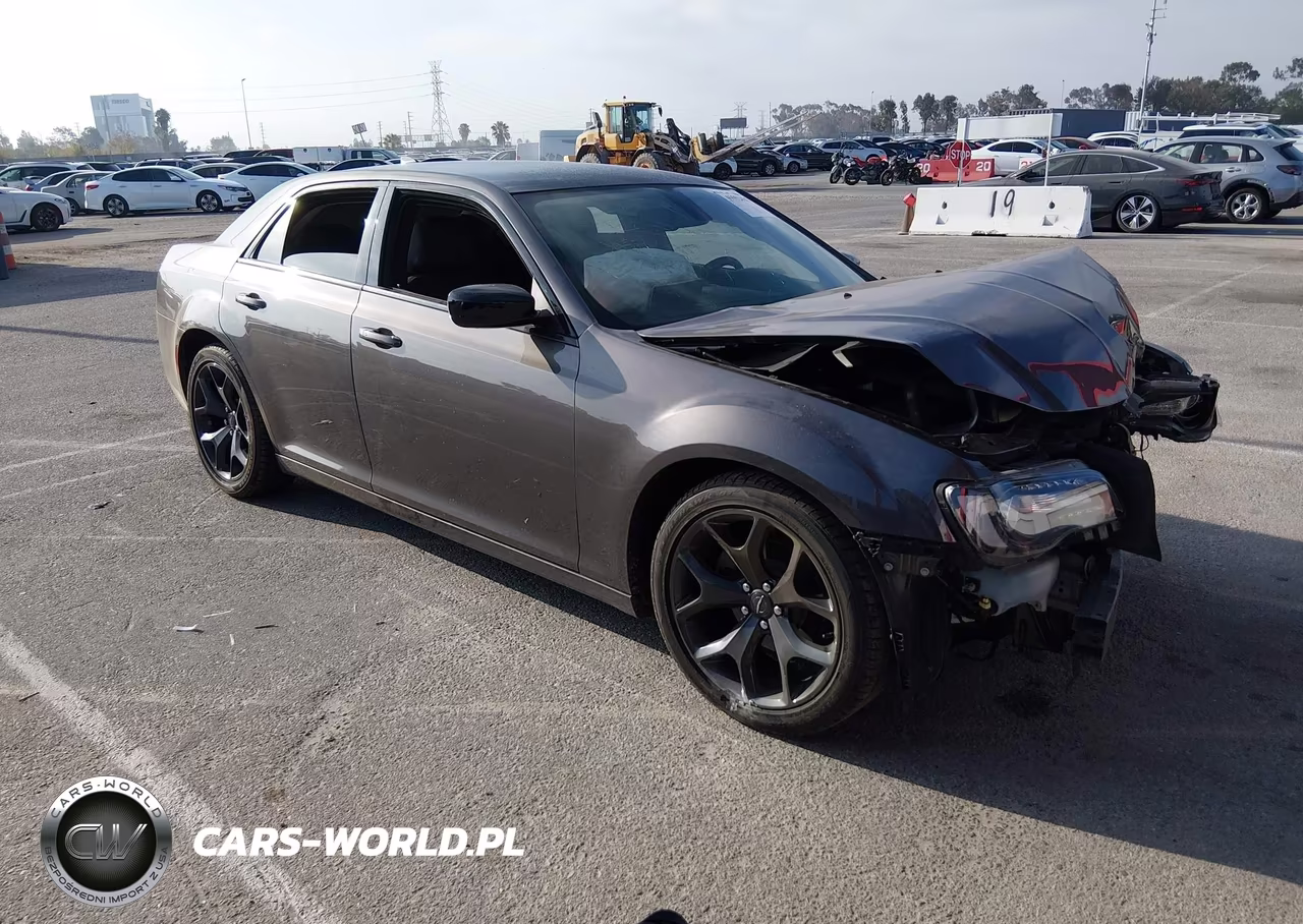 2021 Chrysler 300 Touring – zdjęcie 1 z 16