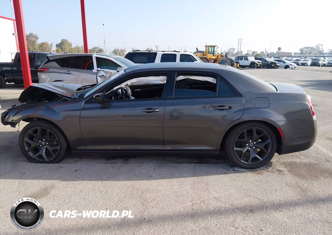 2021 Chrysler 300 Touring VIN:2C3CCAAGXMH509007 - 14