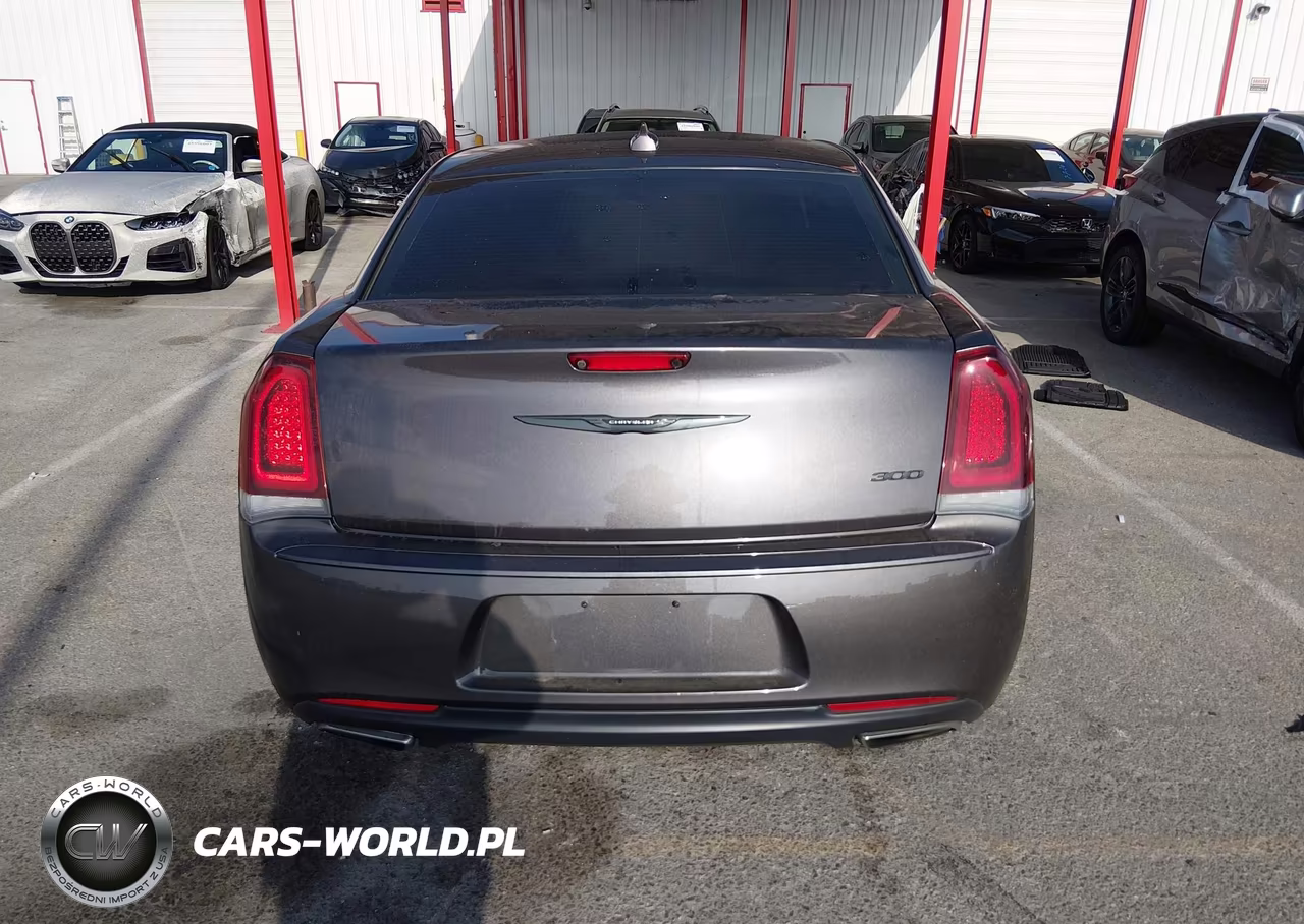 2021 Chrysler 300 Touring VIN:2C3CCAAGXMH509007 - 16