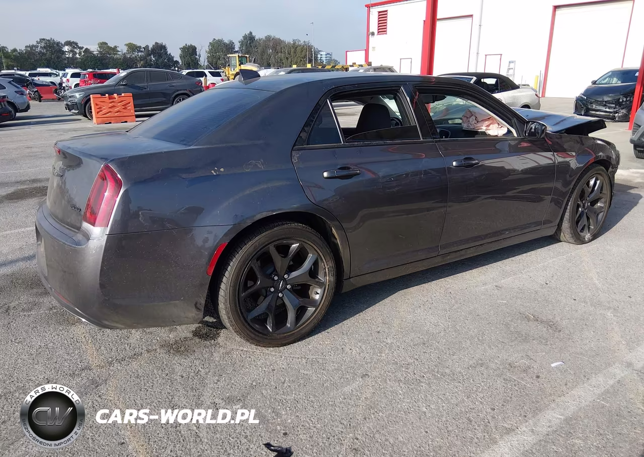 2021 Chrysler 300 Touring VIN:2C3CCAAGXMH509007 - 4