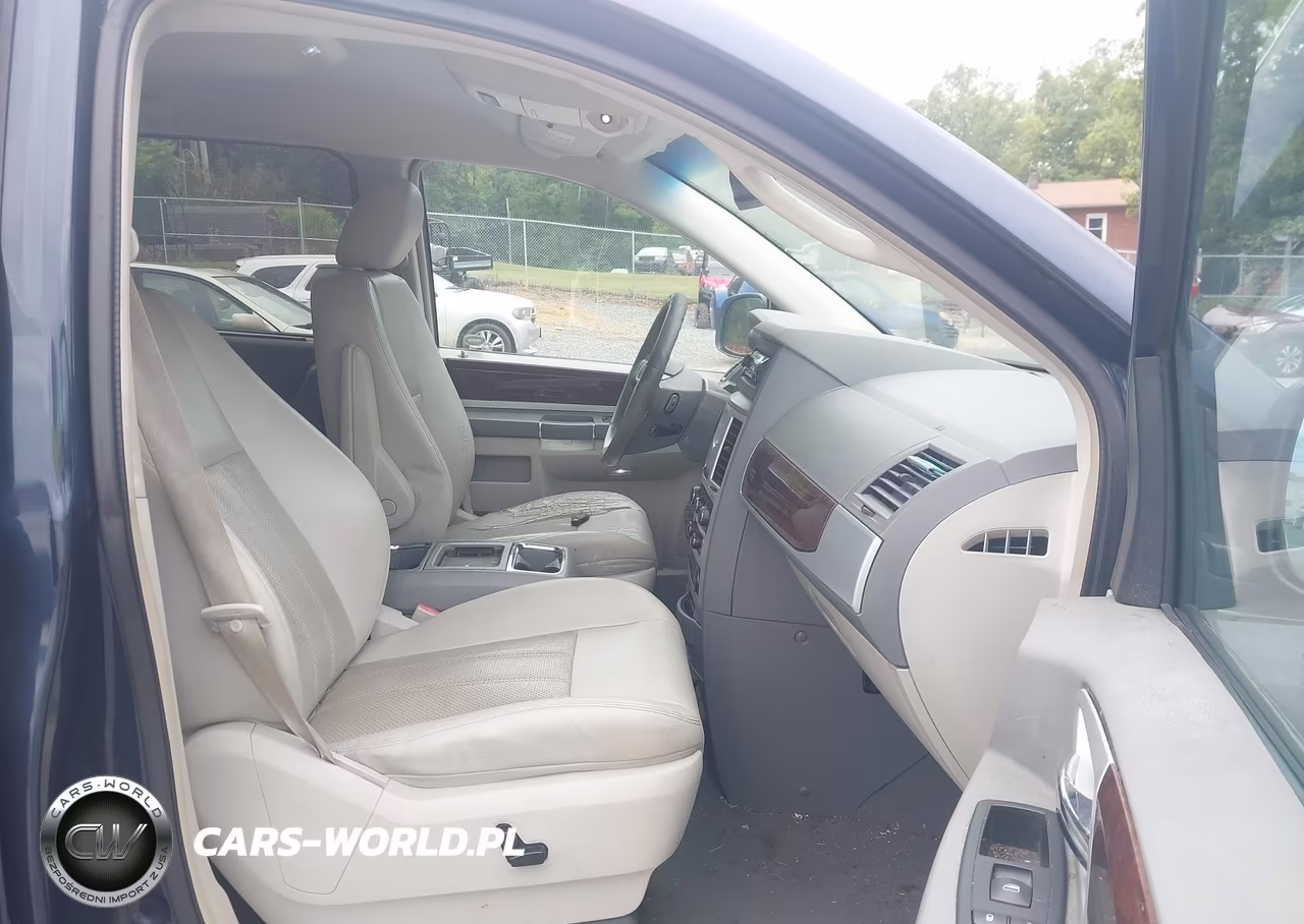 2009 Chrysler Town & Country Touring VIN:2A8HR54169R676943 - 5