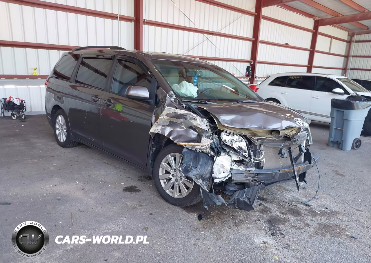 2014 Toyota Sienna Xle 7 Passenger – zdjęcie 1 z 17