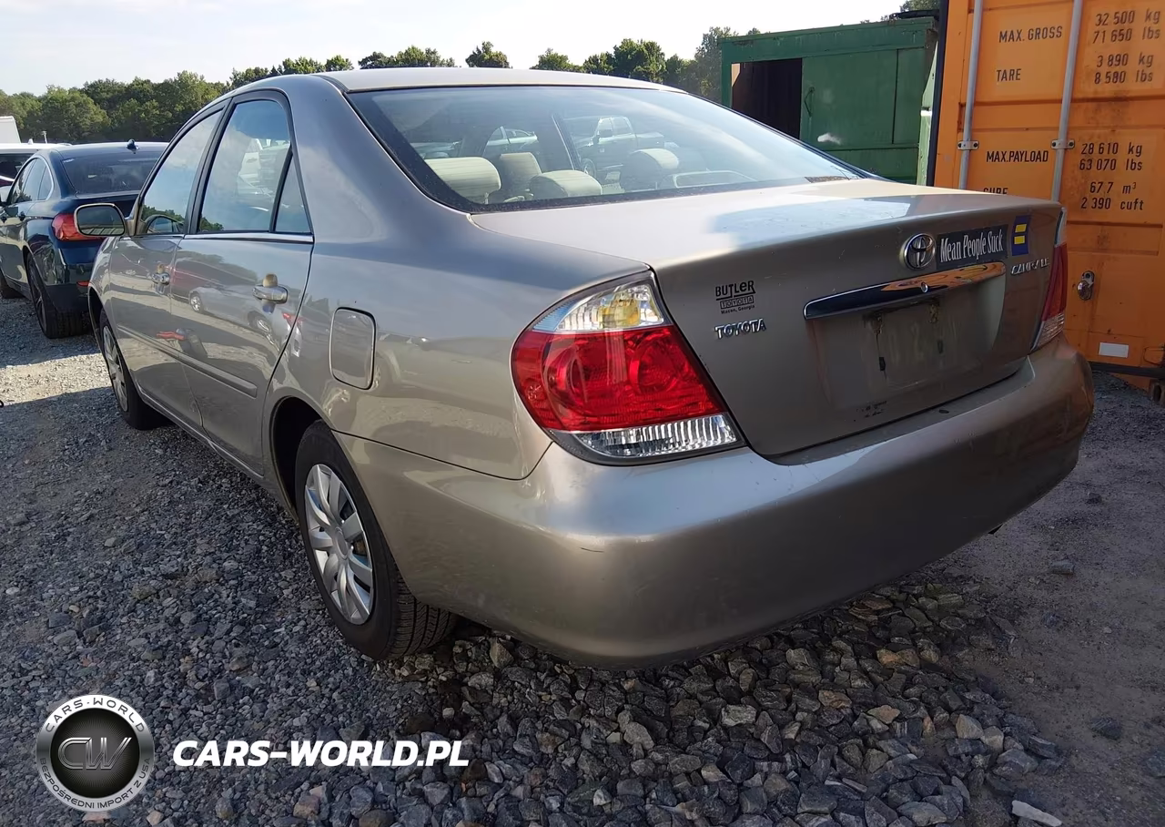 2005 Toyota Camry Le VIN:4T1BE32K95U579768 - 3