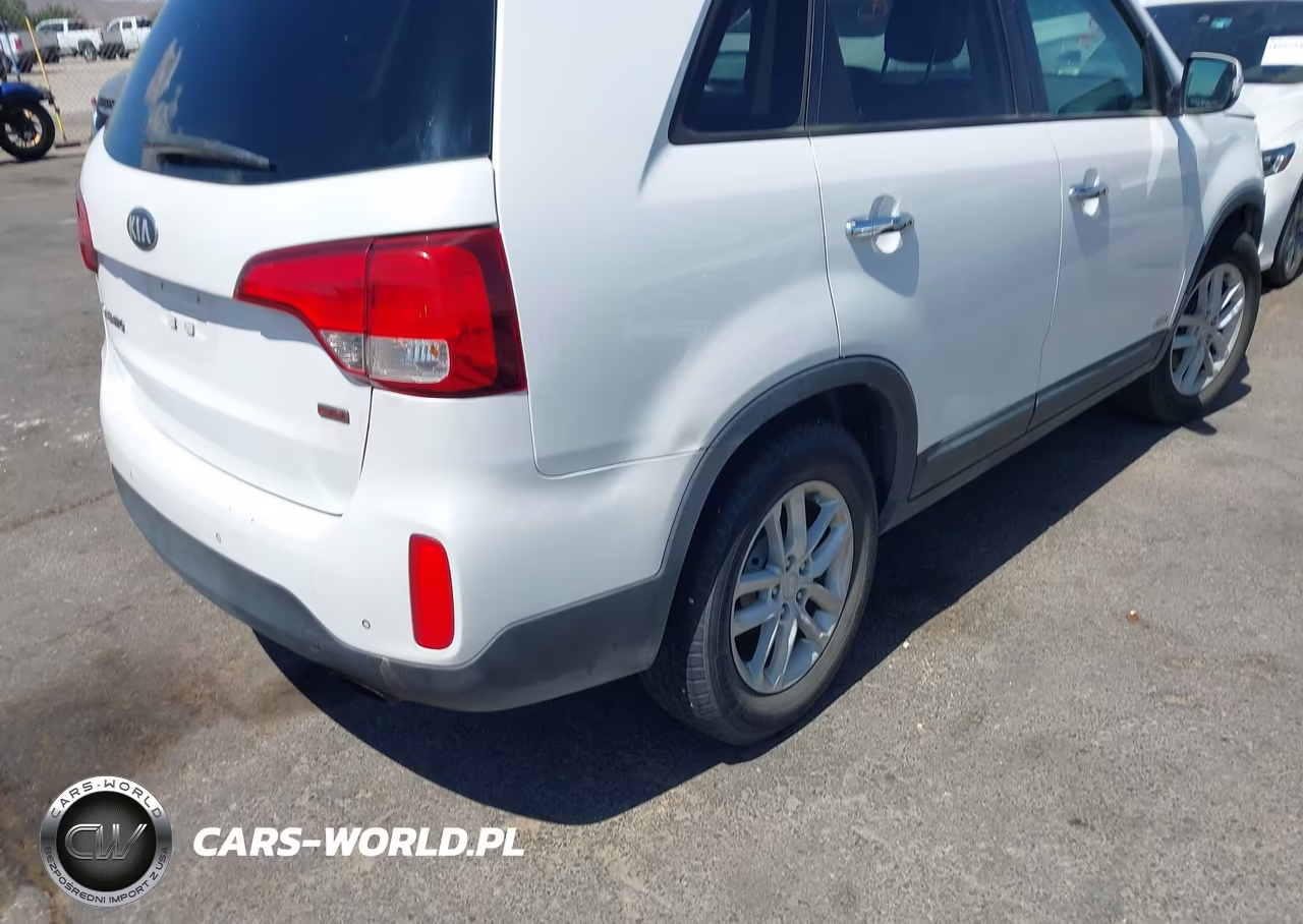 2014 Kia Sorento Lx VIN:5XYKTCA60EG475752 - 4