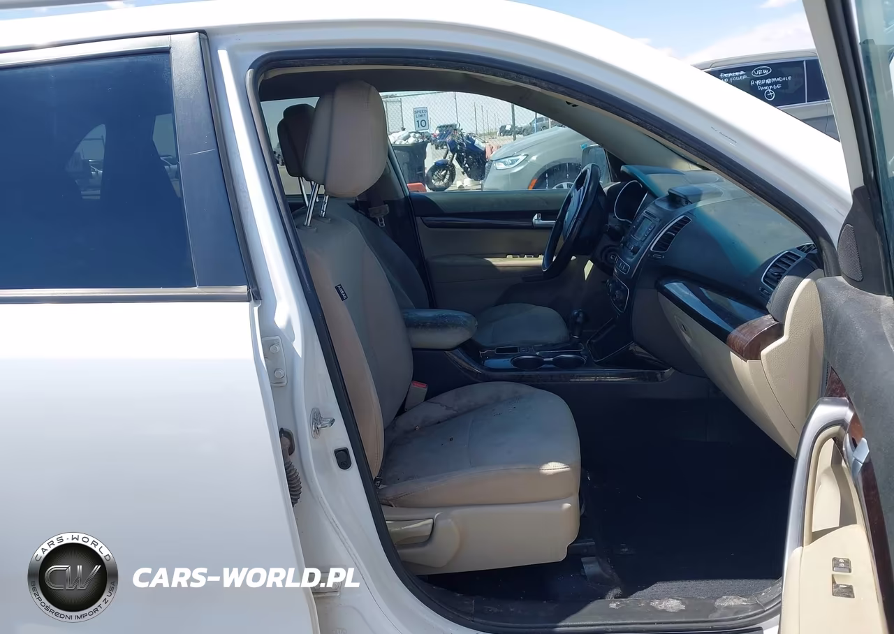 2014 Kia Sorento Lx VIN:5XYKTCA60EG475752 - 5
