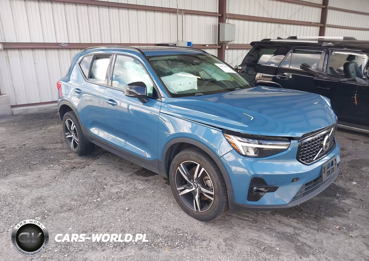2023 Volvo Xc40 B5 Plus Dark Theme – zdjęcie 1 z 15