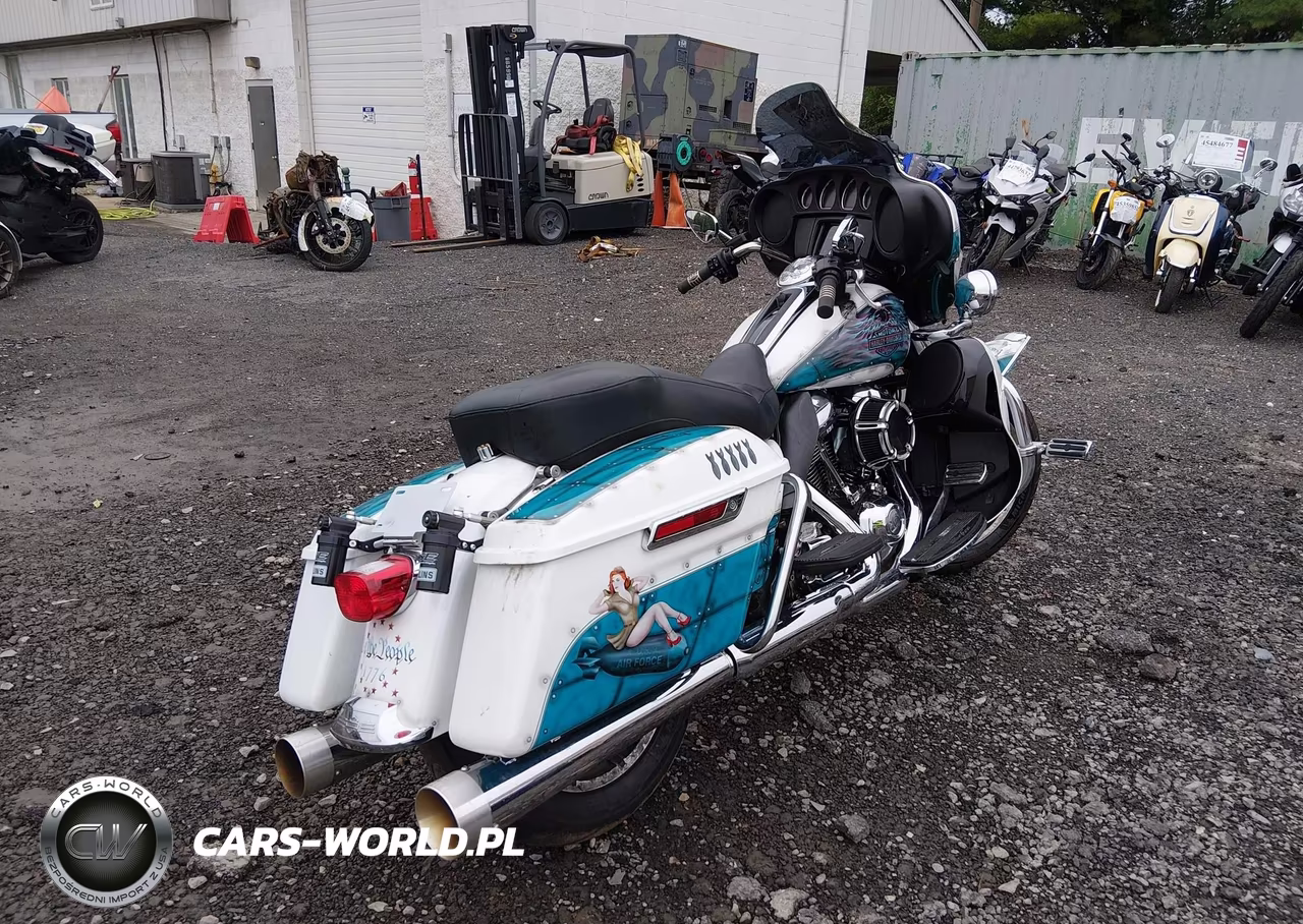 2017 Harley-Davidson Flhtcu Ultra Classic Electra Gld VIN:1HD1FCC18HB641453 - 4