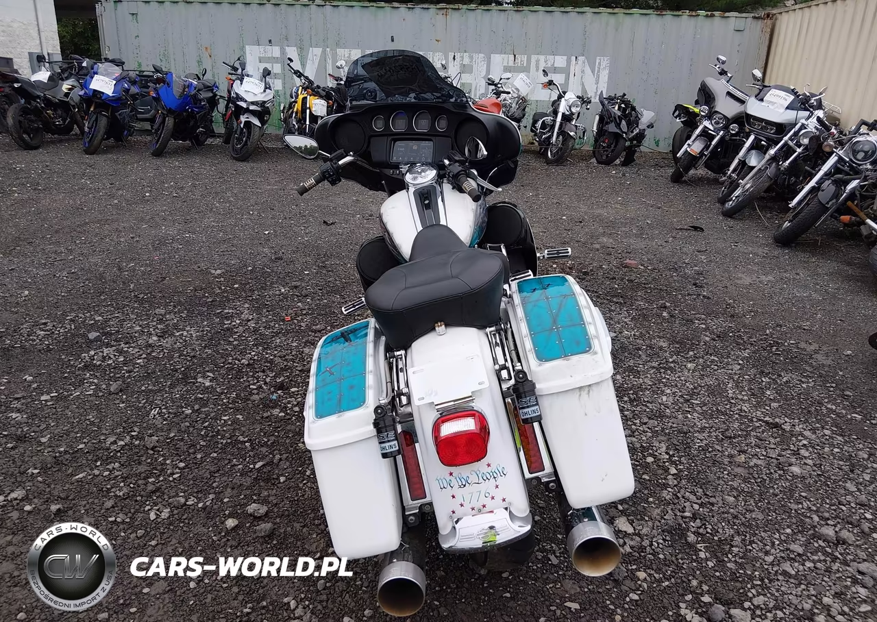 2017 Harley-Davidson Flhtcu Ultra Classic Electra Gld VIN:1HD1FCC18HB641453 - 6