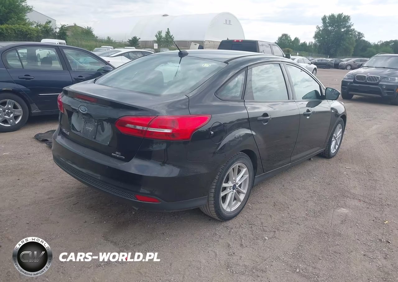 2015 Ford Focus Se VIN:1FADP3F22FL368071 - 4