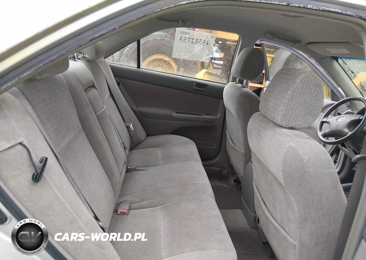 2002 Toyota Camry Le VIN:JTDBE32K520090016 - 8