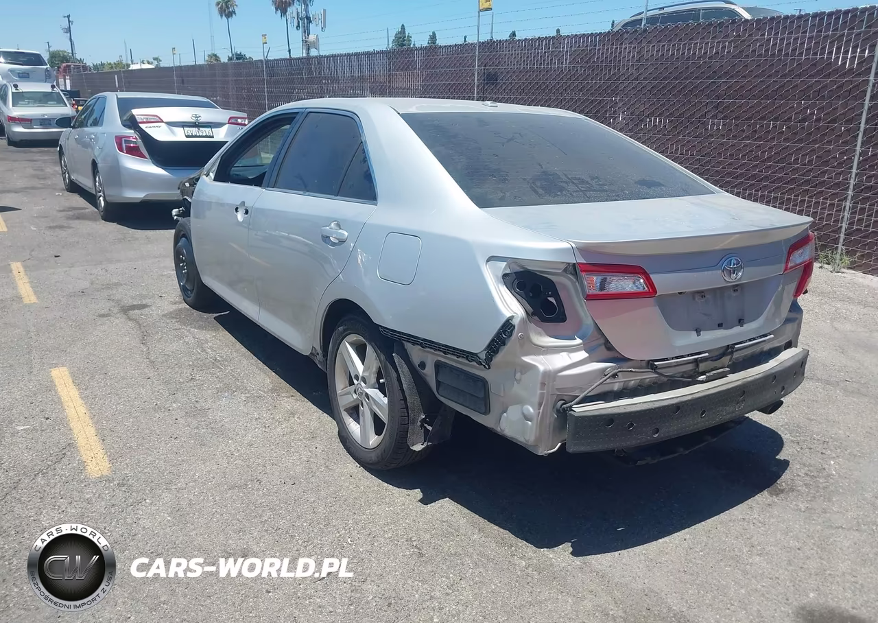 2014 Toyota Camry Se VIN:4T1BF1FK4EU755413 - 3