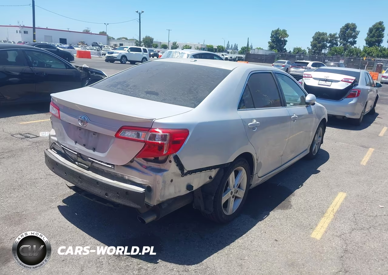 2014 Toyota Camry Se VIN:4T1BF1FK4EU755413 - 4