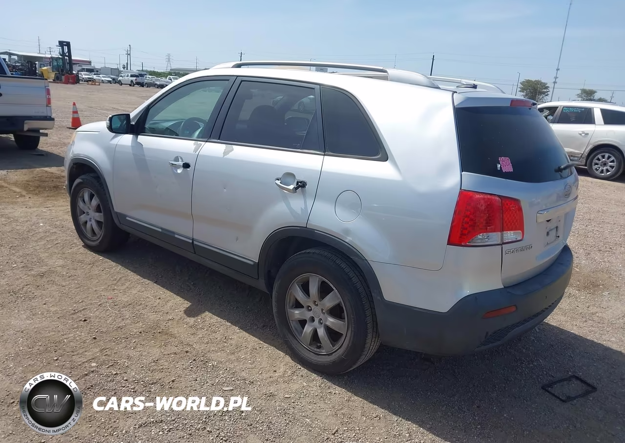 2011 Kia Sorento Lx VIN:5XYKT4A13BG049110 - 3