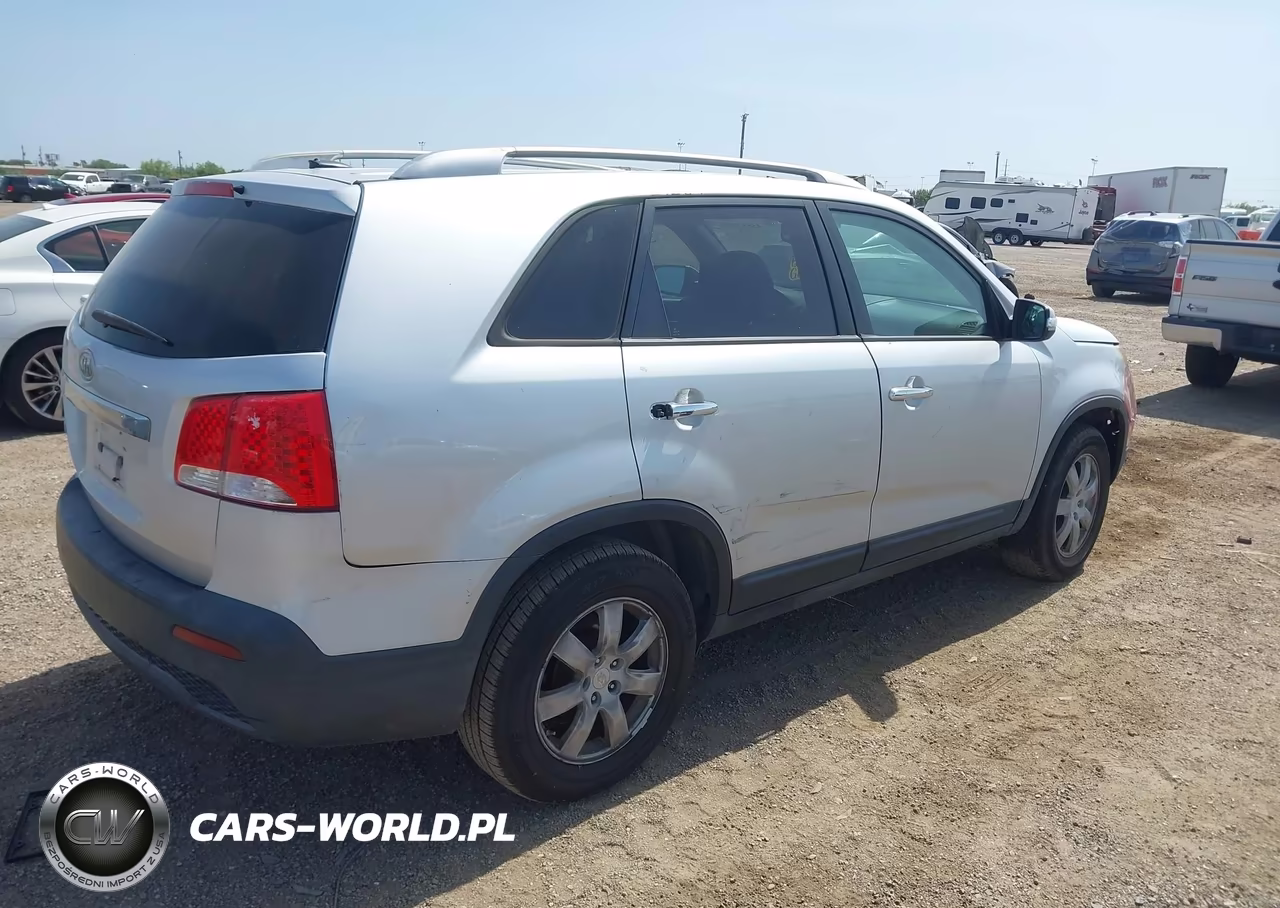 2011 Kia Sorento Lx VIN:5XYKT4A13BG049110 - 4