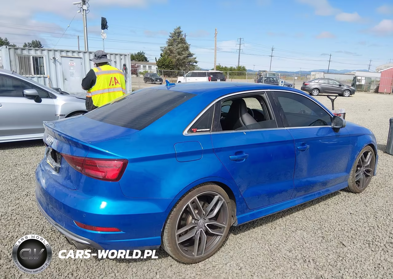 2017 Audi S3 Premium Plus VIN:WAUB1GFFXH1050966 - 4