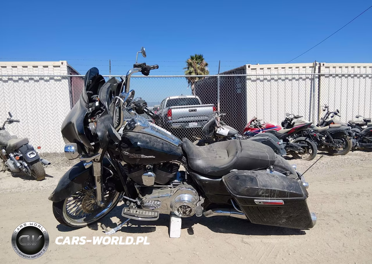 2011 Harley-Davidson Flhx VIN:1HD1KBM34BB663687 - 13