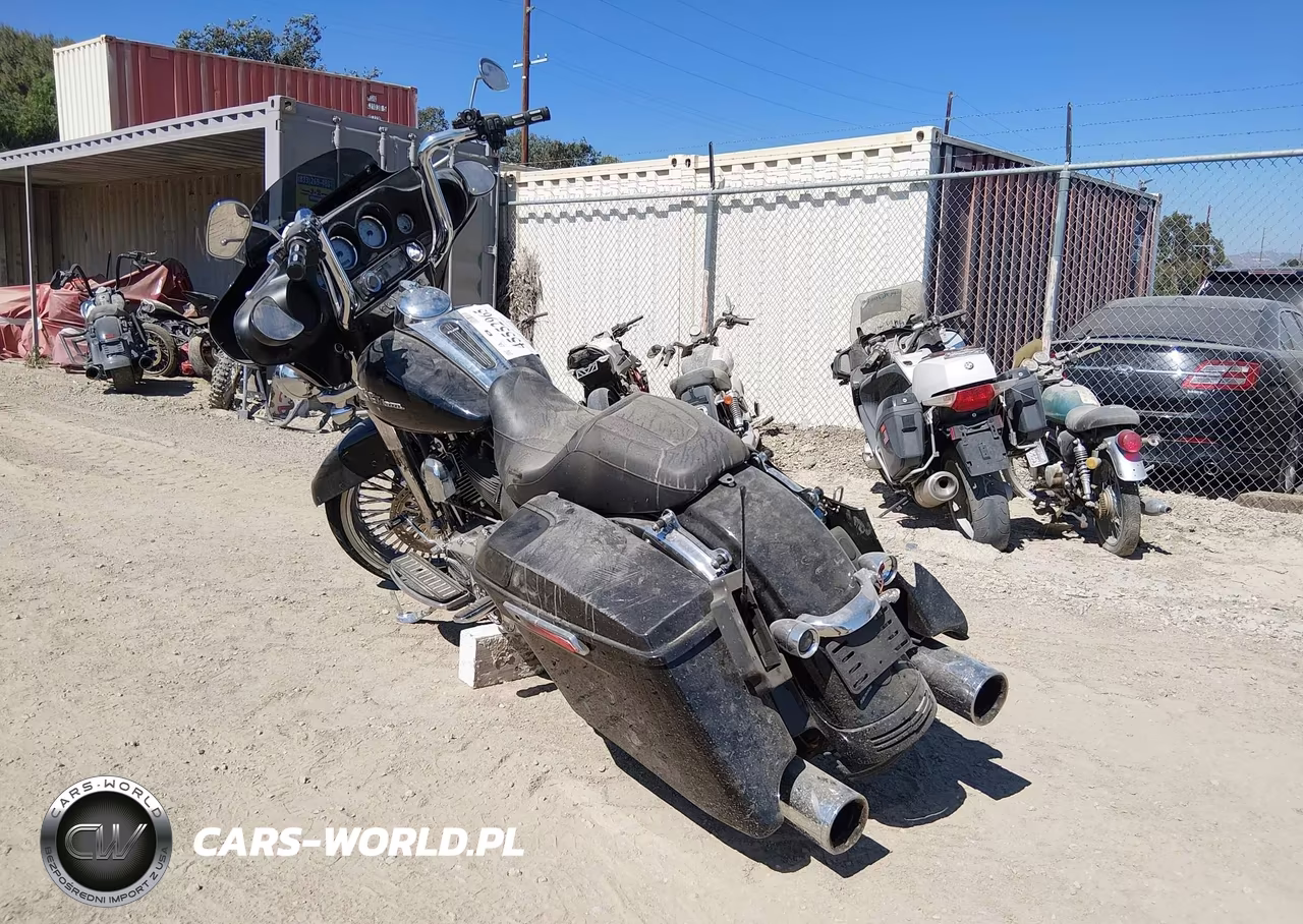 2011 Harley-Davidson Flhx VIN:1HD1KBM34BB663687 - 3