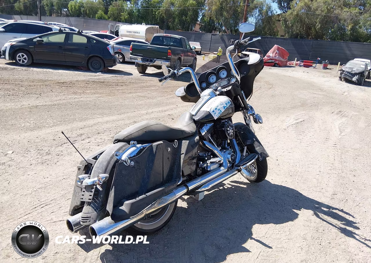2011 Harley-Davidson Flhx VIN:1HD1KBM34BB663687 - 4