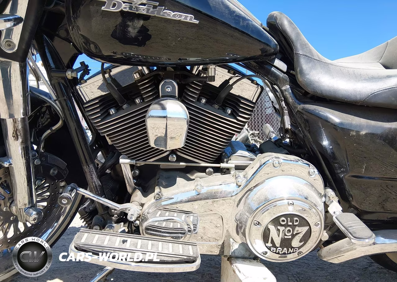2011 Harley-Davidson Flhx VIN:1HD1KBM34BB663687 - 9