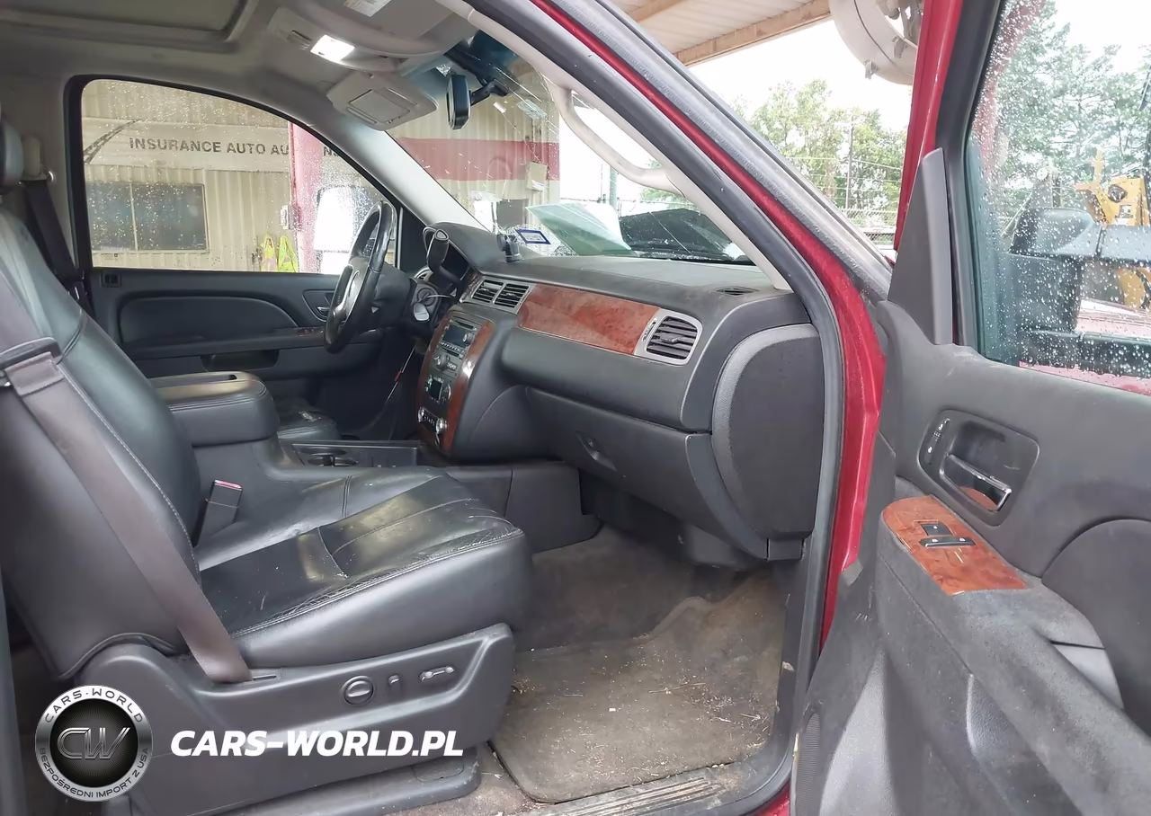 2014 Chevrolet Suburban Lt VIN:1GNSKJE70ER226337 - 5