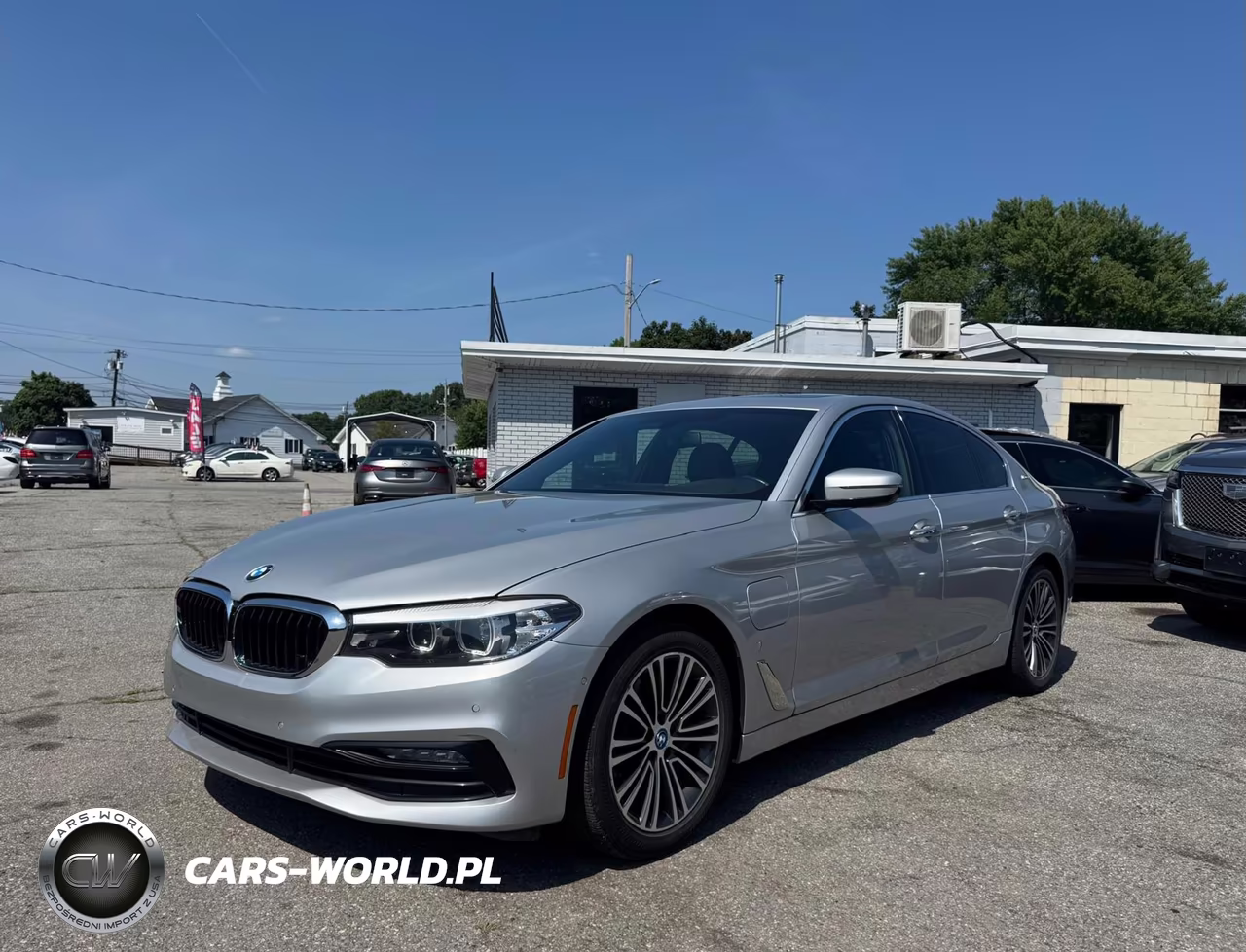 2018 BMW 530Xe VIN:WBAJB1C56JB084145 - 2