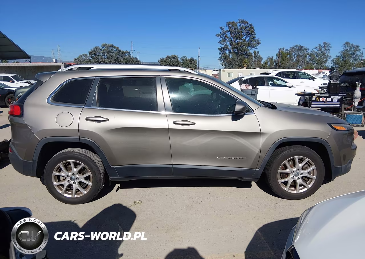2016 Jeep Cherokee Latitude VIN:1C4PJLCB2GW351753 - 13