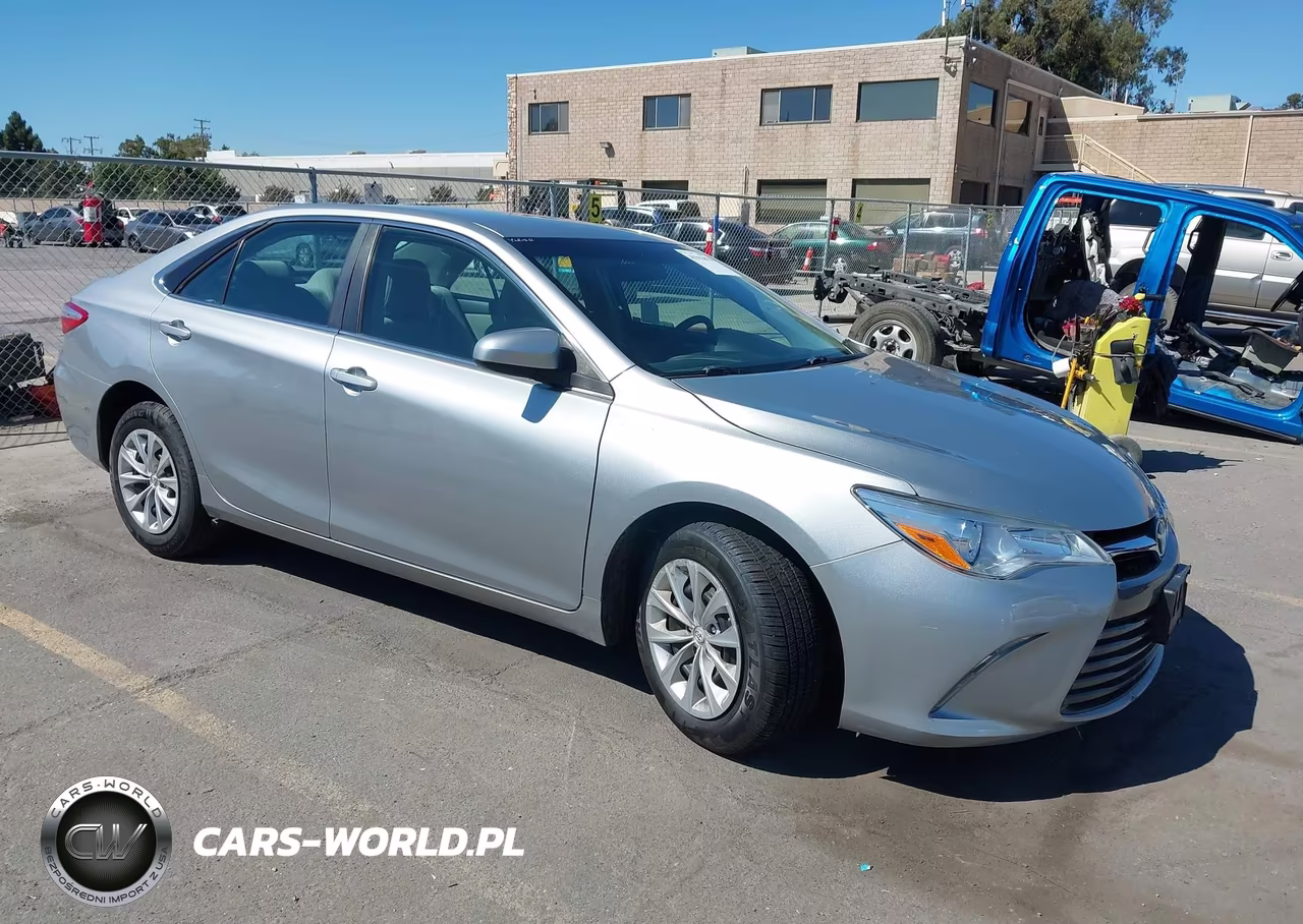 2016 Toyota Camry Le – zdjęcie 1 z 16