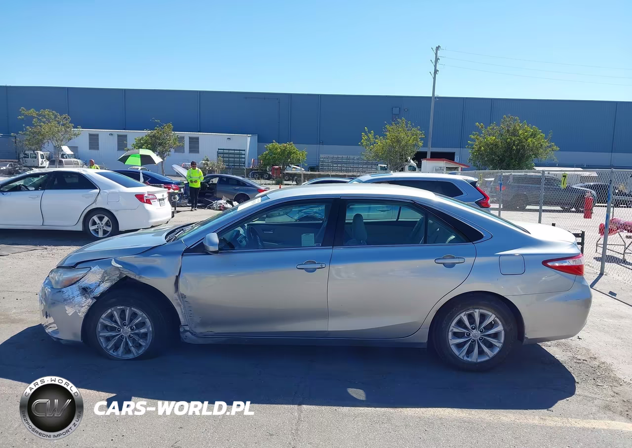 2016 Toyota Camry Le VIN:4T4BF1FK1GR559440 - 14