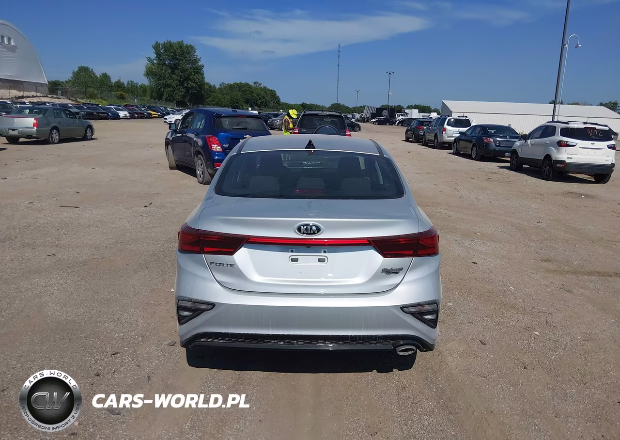 2019 Kia Forte Lxs VIN:3KPF24AD4KE137210 - 16