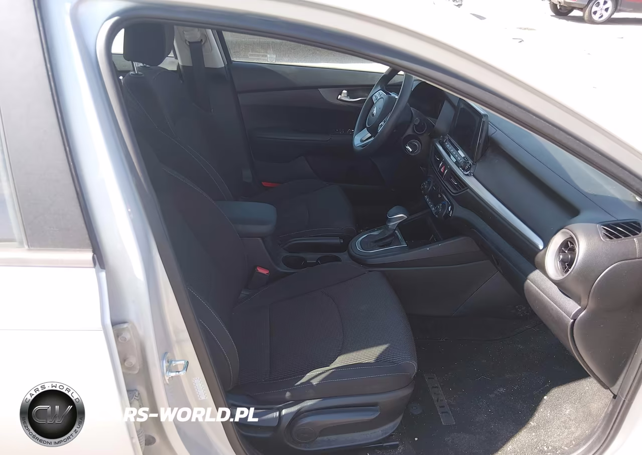 2019 Kia Forte Lxs VIN:3KPF24AD4KE137210 - 5