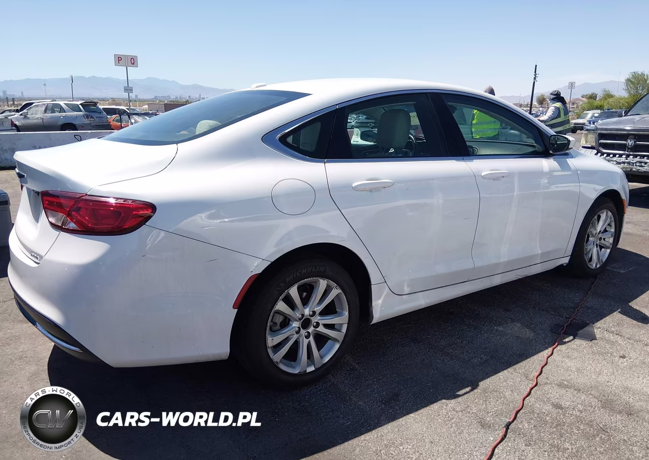 2016 Chrysler 200 Limited VIN:1C3CCCABXGN160152 - 4