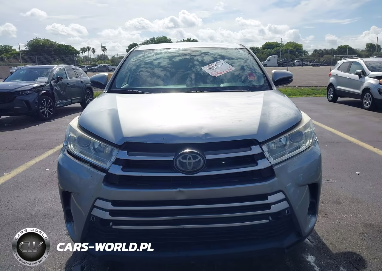 2018 Toyota Highlander Le VIN:5TDZARFH6JS041687 - 12