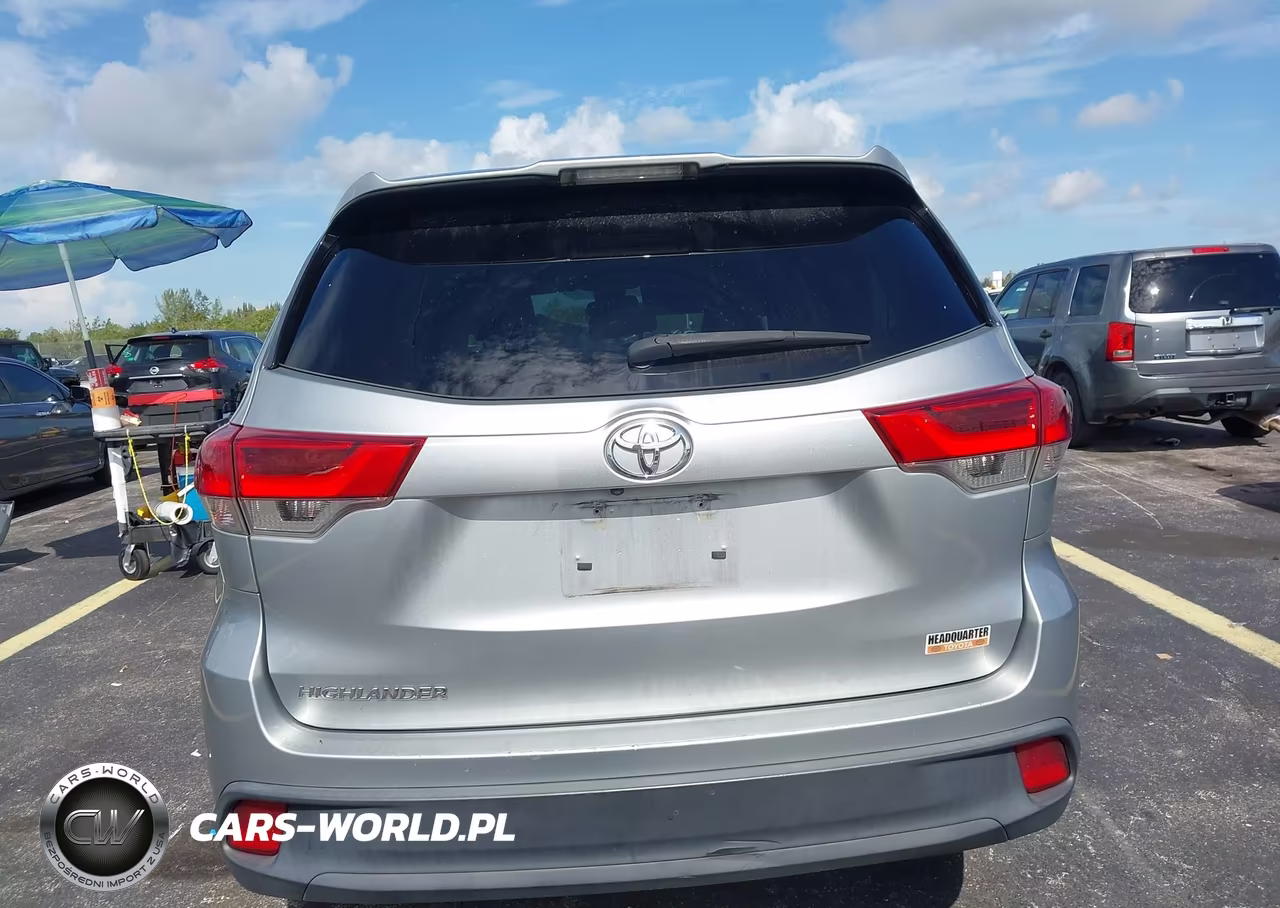 2018 Toyota Highlander Le VIN:5TDZARFH6JS041687 - 16