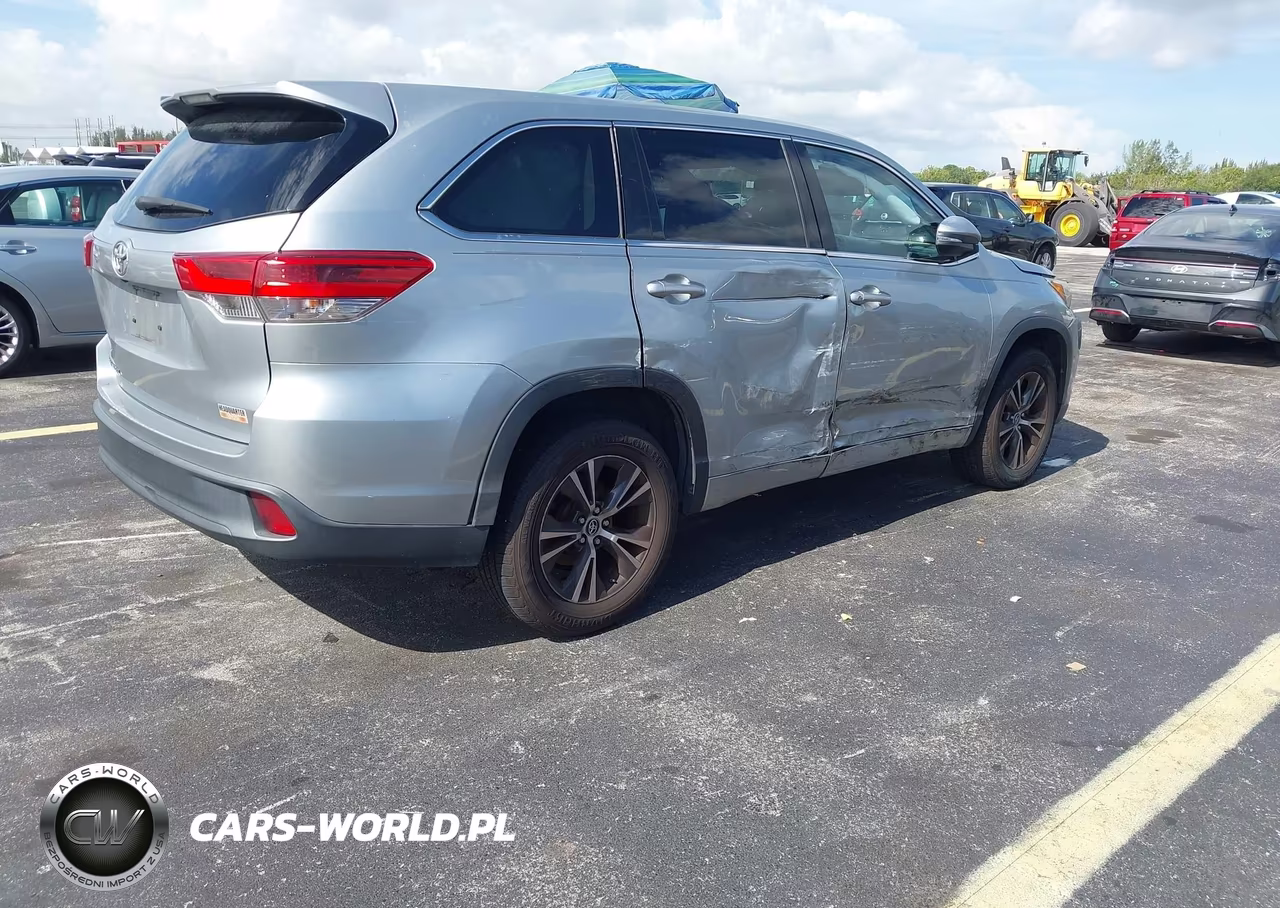 2018 Toyota Highlander Le VIN:5TDZARFH6JS041687 - 4