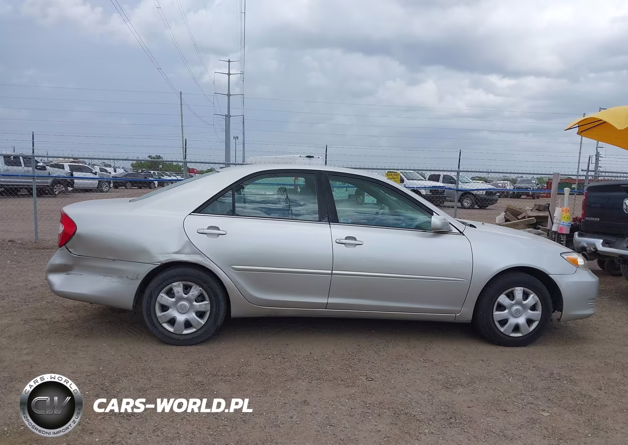 2004 Toyota Camry Le VIN:4T1BE32KX4U930671 - 14
