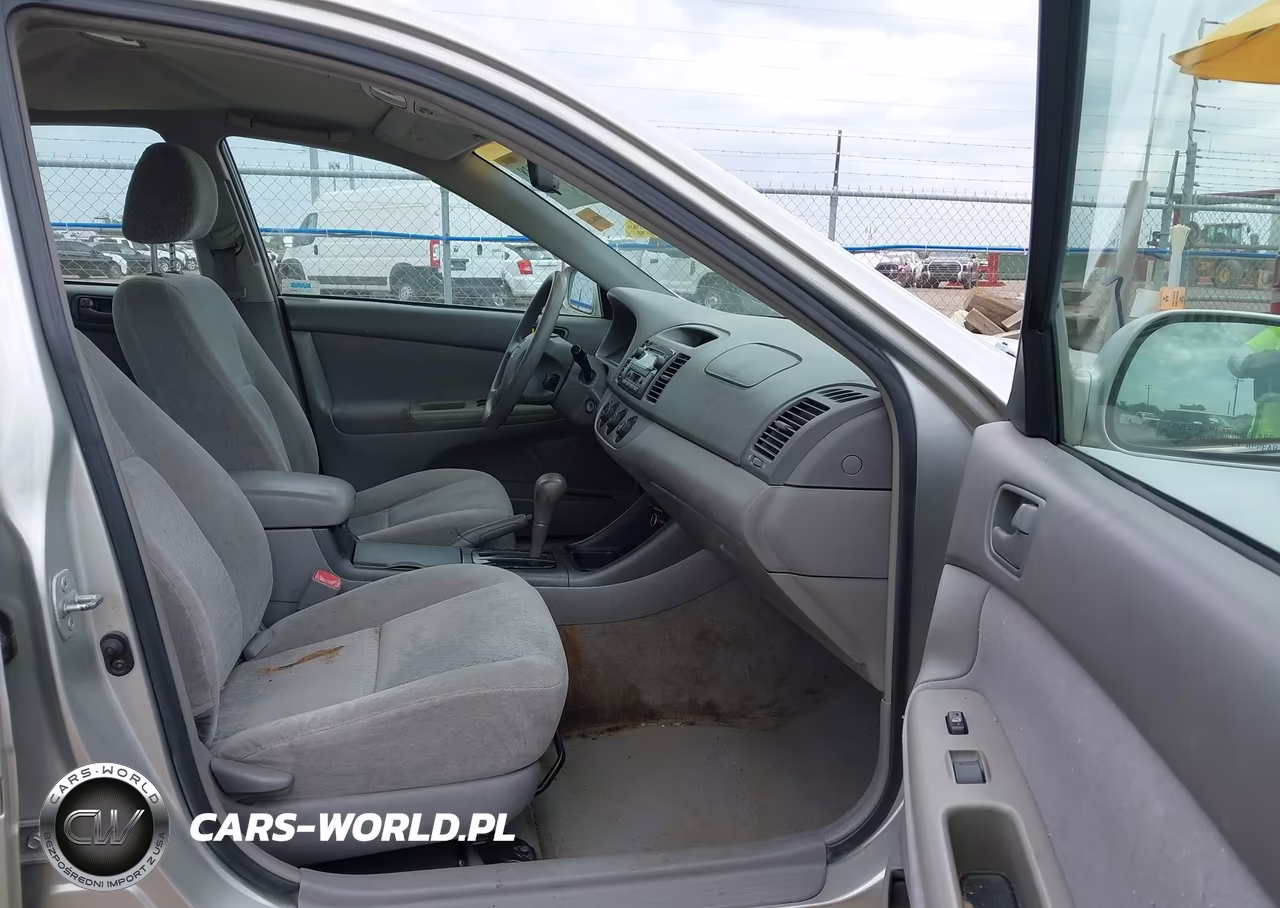 2004 Toyota Camry Le VIN:4T1BE32KX4U930671 - 5