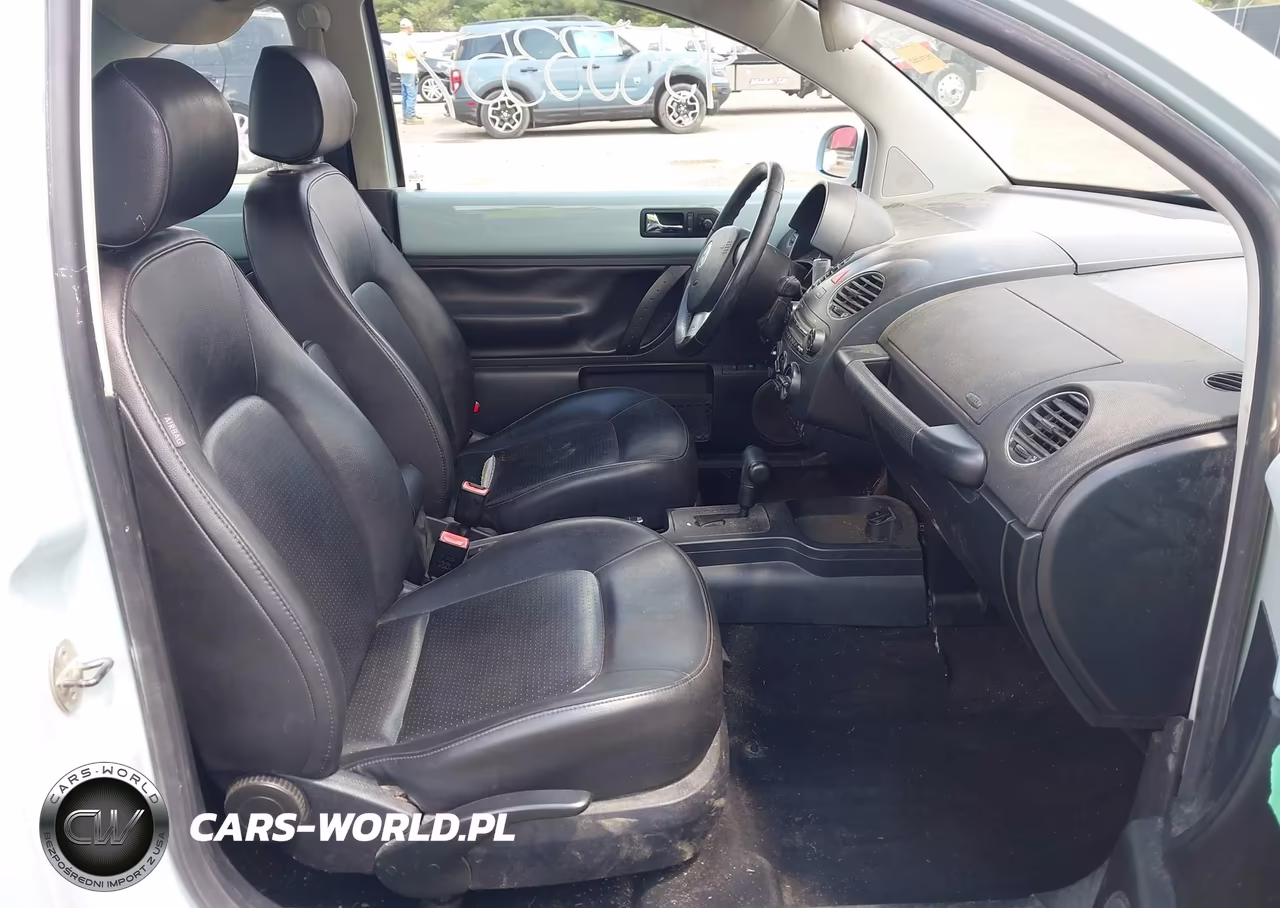 2010 Volkswagen New Beetle 2.5L Final Edition VIN:3VWRW3AG5AM023627 - 5