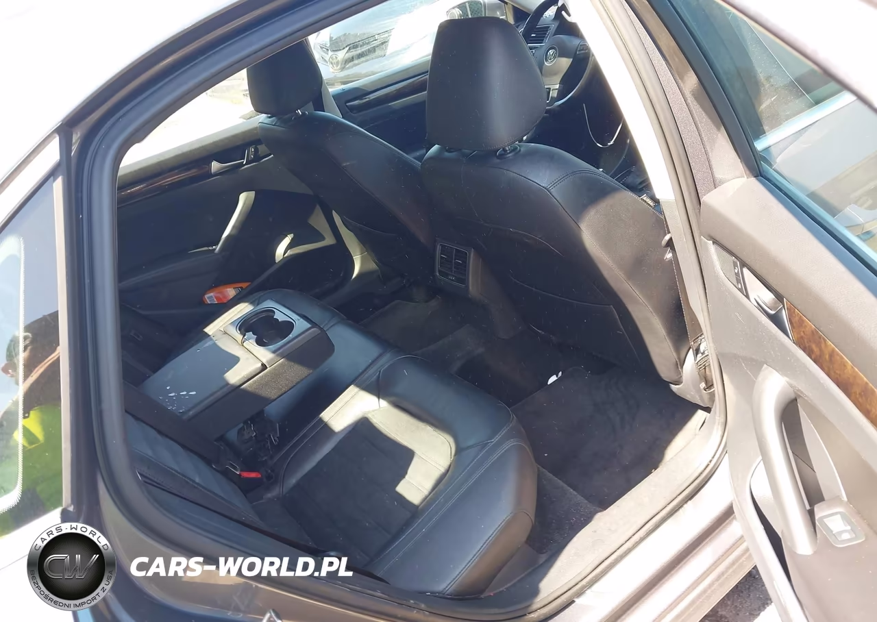 2015 Volkswagen Passat 1.8T Sel Premium VIN:1VWCT7A31FC041375 - 8