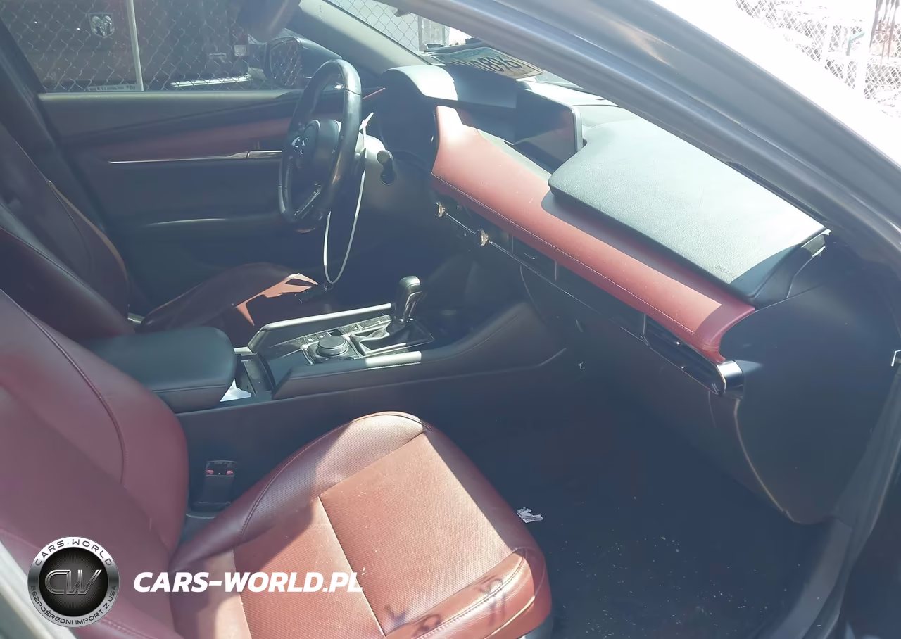 2020 Mazda Mazda3 Premium Package VIN:JM1BPBNMXL1174636 - 5