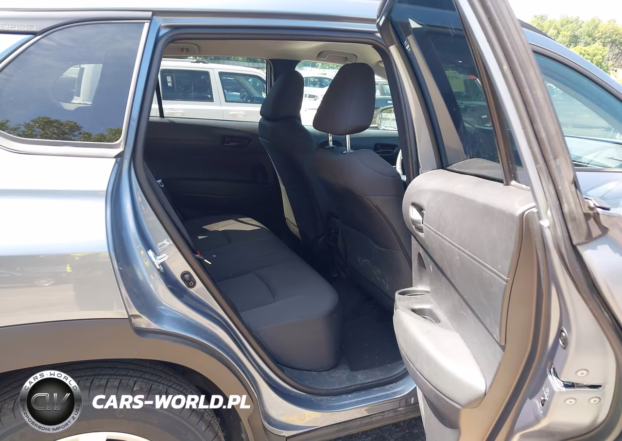 2025 Toyota Corolla Cross Le VIN:7MUCAAAG2SV127110 - 8