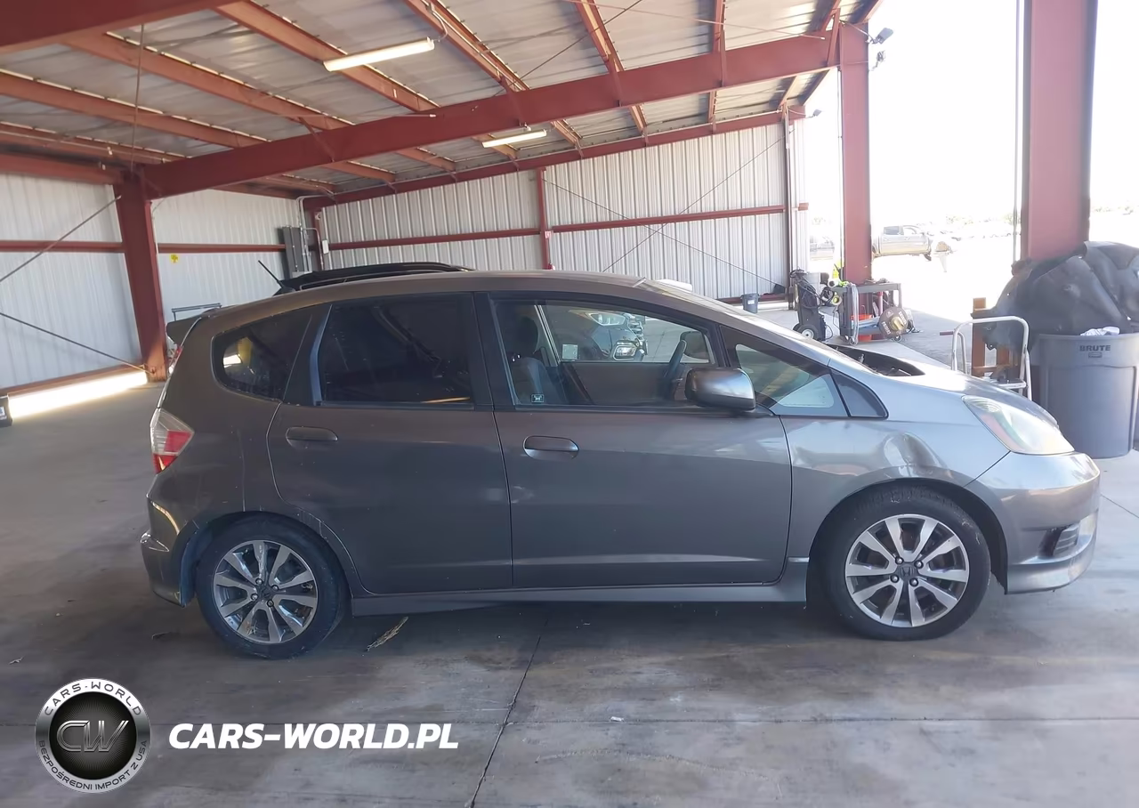 2013 Honda Fit Sport VIN:JHMGE8H53DC055141 - 14