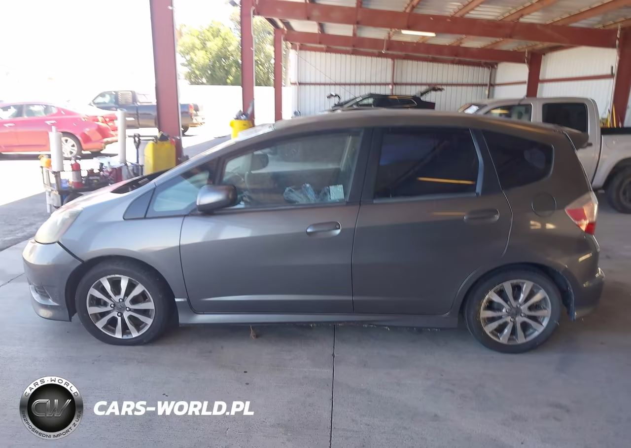 2013 Honda Fit Sport VIN:JHMGE8H53DC055141 - 15