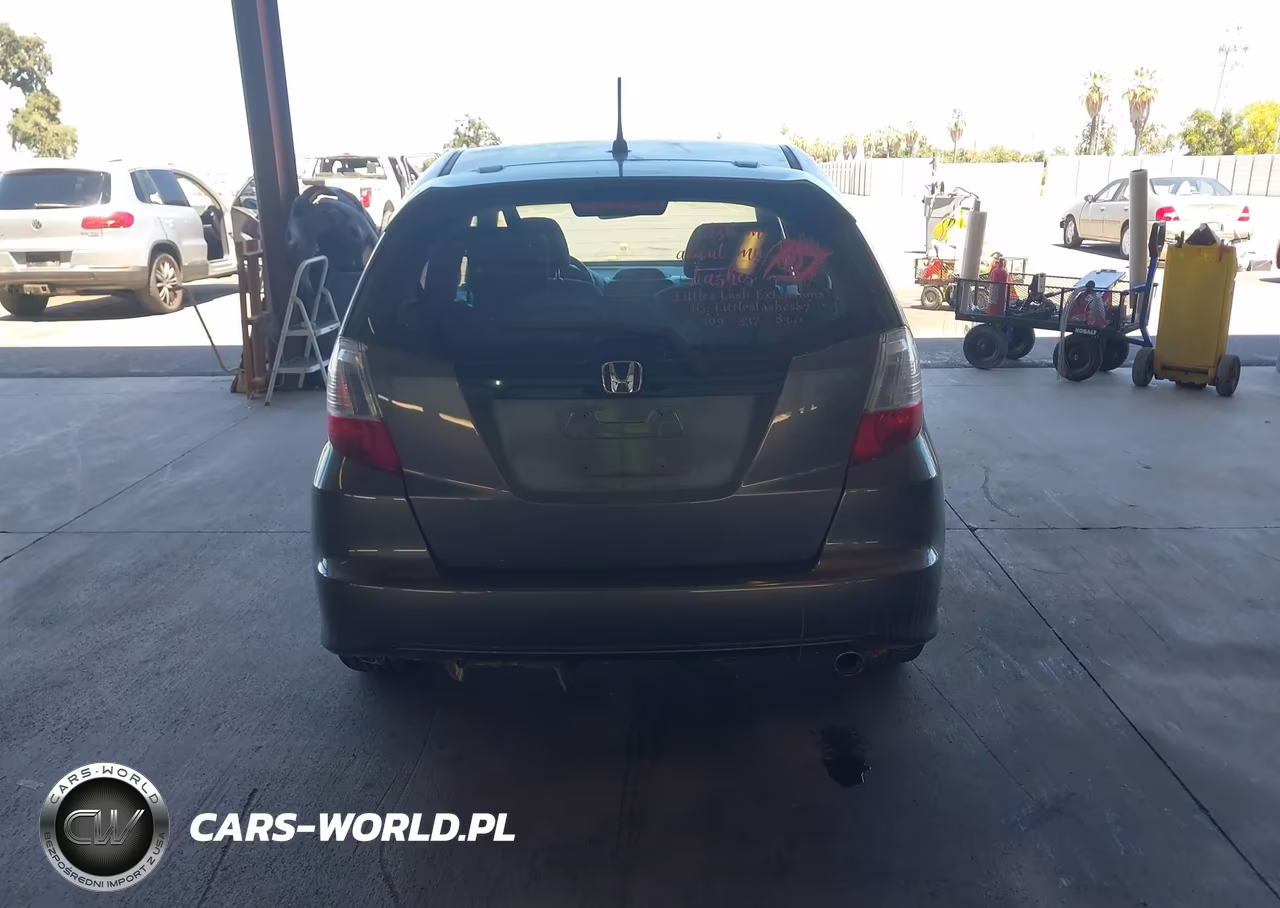 2013 Honda Fit Sport VIN:JHMGE8H53DC055141 - 17