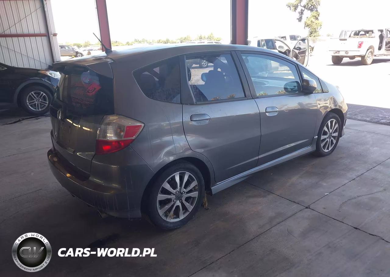 2013 Honda Fit Sport VIN:JHMGE8H53DC055141 - 4