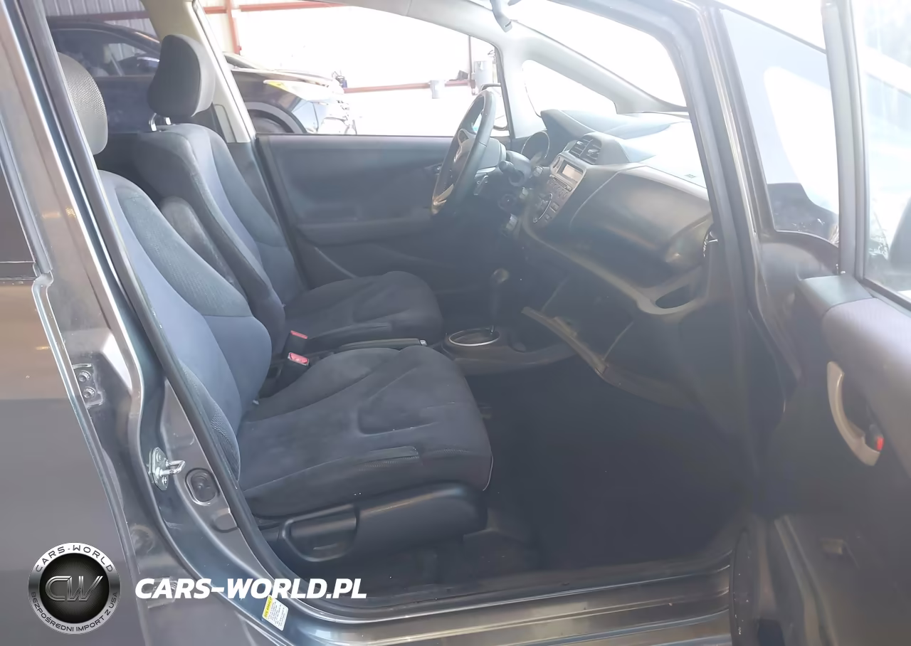 2013 Honda Fit Sport VIN:JHMGE8H53DC055141 - 5