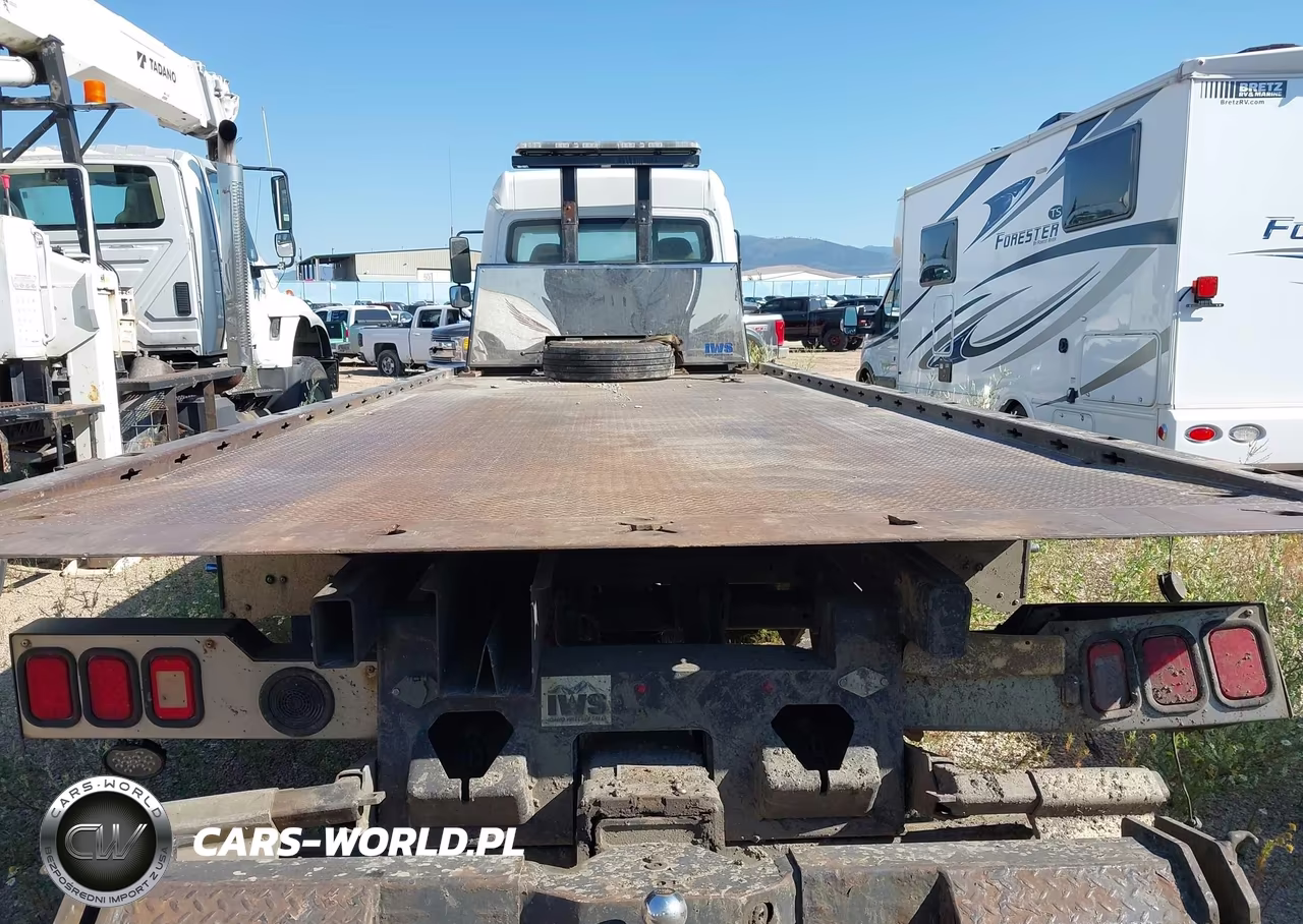 2018 Freightliner M2 106 VIN:1FVACWFC2JHJX2702 - 16